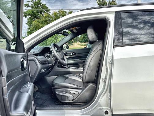 Bright White Clearcoat 2026 Jeep Compass Latitude