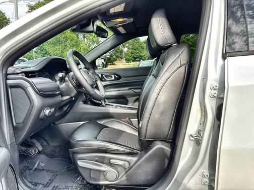 Bright White Clearcoat 2026 Jeep Compass Latitude