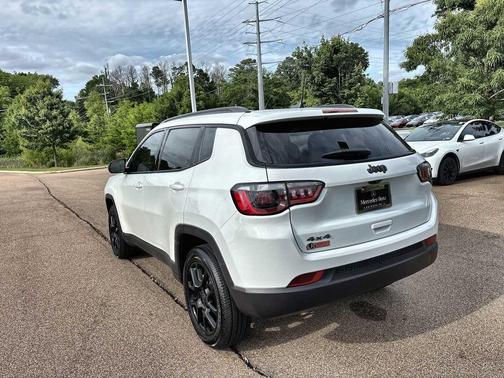 Bright White Clearcoat 2026 Jeep Compass Latitude