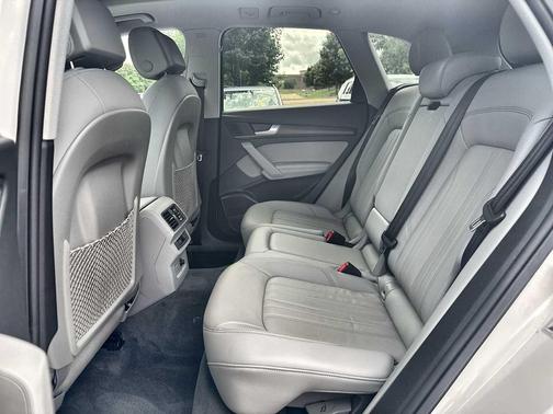 Ibis White 2023 Audi Q5 45 S line Premium Plus