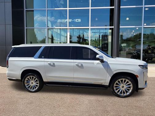 2022 Cadillac Escalade ESV Premium Luxury