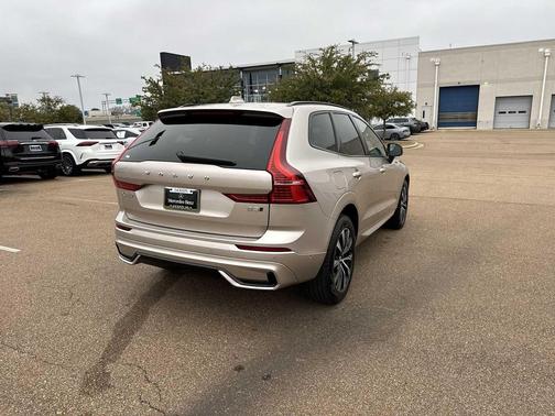 2025 Volvo XC60 B5 Plus