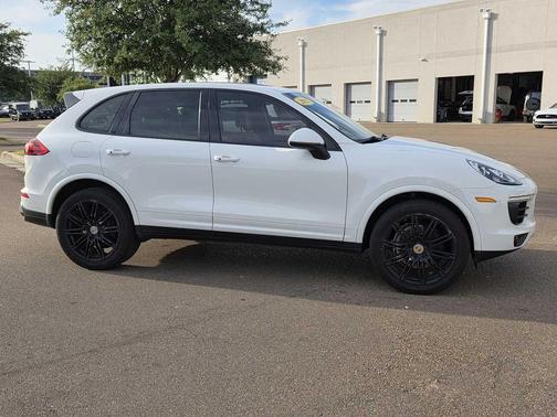 2017 Porsche Cayenne Platinum Edition