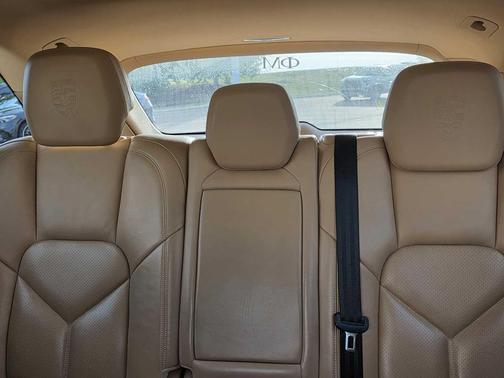 2017 Porsche Cayenne Platinum Edition