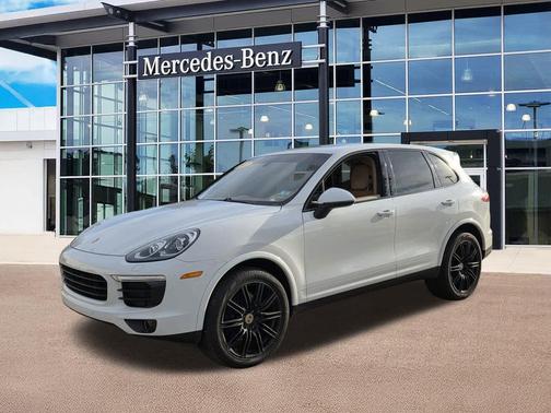 2017 Porsche Cayenne Platinum Edition