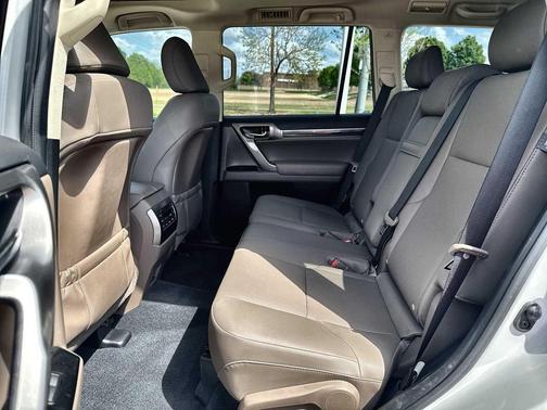 Eminent White Pearl 2023 Lexus GX 460 Premium