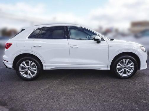 2025 Audi Q3 Premium 45 TFSI S line quattro Tiptronic
