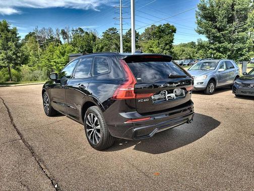 Onyx Black Metallic 2025 Volvo XC60 B5 Plus