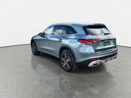 Verde Silver Metallic 2026 Mercedes-Benz GLC 300 Base