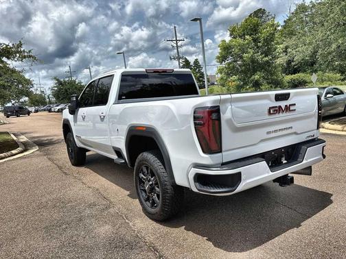 Summit White 2025 GMC Sierra 2500 AT4