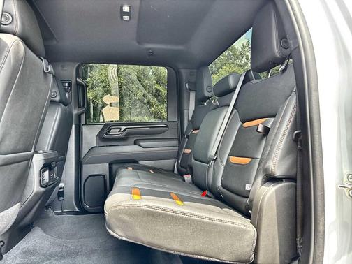 Summit White 2025 GMC Sierra 2500 AT4