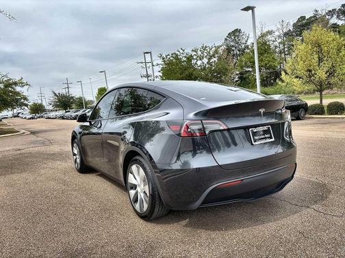 2024 Tesla Model Y RWD