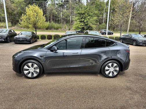 2024 Tesla Model Y RWD