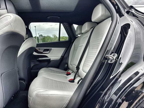 Obsidian Black Metallic 2025 Mercedes-Benz GLC 350e Base