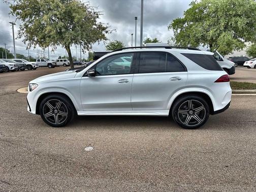 MANUFAKTUR Moonlight White Metallic 2026 Mercedes-Benz GLE 350 4MATIC