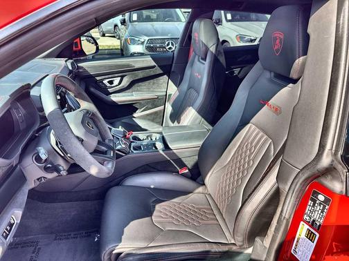 2024 Lamborghini Urus Performante