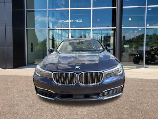 2018 BMW 740 740i