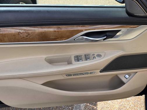 2018 BMW 740 740i