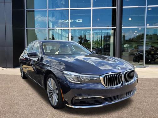 2018 BMW 740 740i