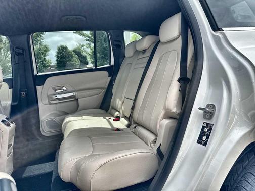 Polar White 2025 Mercedes-Benz GLB 250 Base