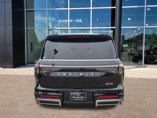 2025 INFINITI QX80 Luxe