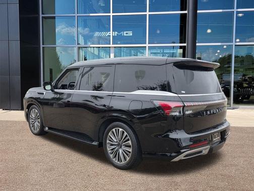 2025 INFINITI QX80 Luxe