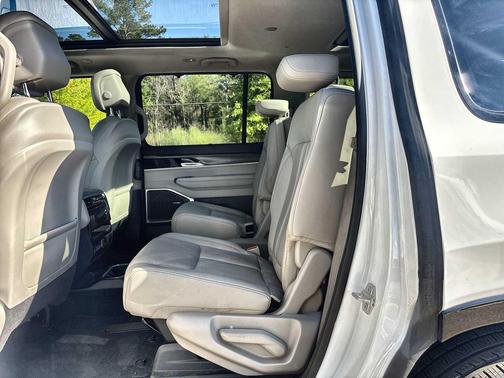 Bright White Clearcoat 2024 Jeep Wagoneer Series II 4x2