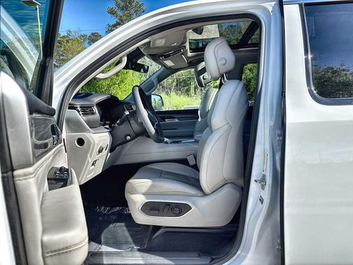 Bright White Clearcoat 2024 Jeep Wagoneer Series II 4x2