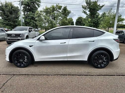 2024 Tesla Model Y Long Range Dual Motor All-Wheel Drive