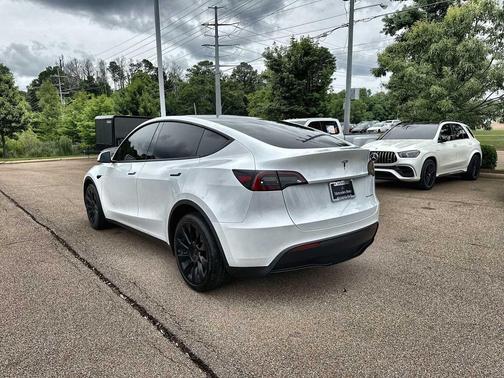 2024 Tesla Model Y Long Range Dual Motor All-Wheel Drive