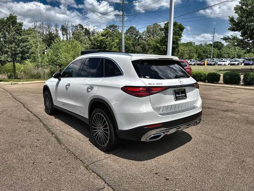 Polar White 2026 Mercedes-Benz GLC 300 Base