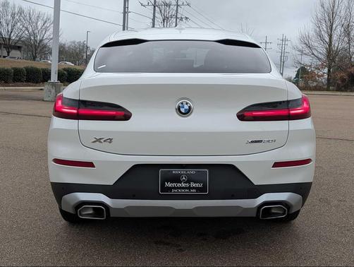 2025 BMW X4 xDrive30i