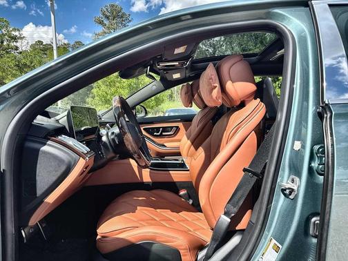 Verde Silver Metallic 2026 Mercedes-Benz Maybach S 580 4MATIC