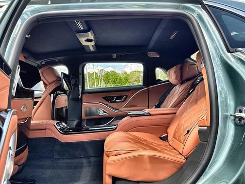 Verde Silver Metallic 2026 Mercedes-Benz Maybach S 580 4MATIC
