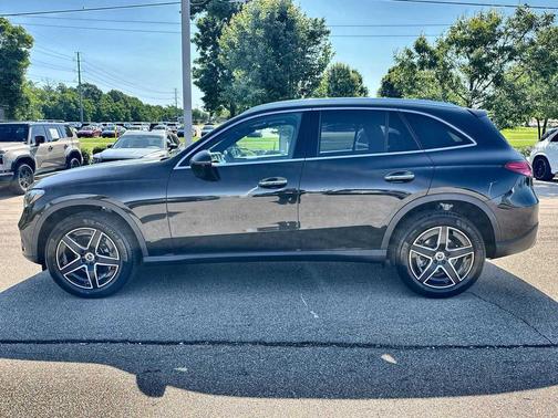 Obsidian Black Metallic 2026 Mercedes-Benz GLC 300 4MATIC