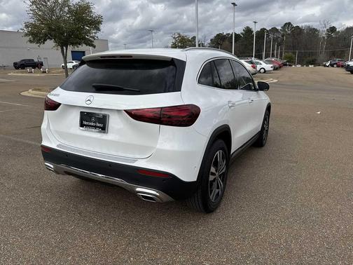 Polar White 2026 Mercedes-Benz GLA 250 4MATIC