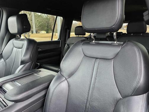 2024 Jeep Wagoneer Series II 4x2