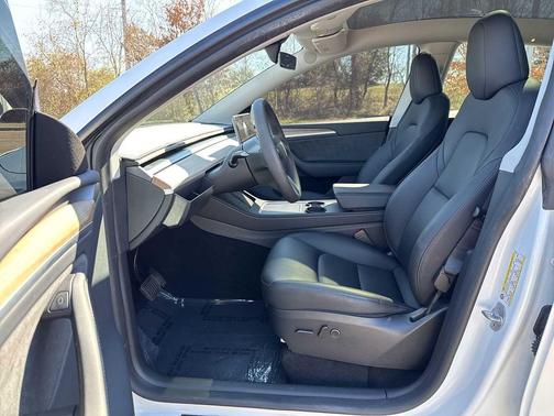 2024 Tesla Model Y Long Range Dual Motor All-Wheel Drive