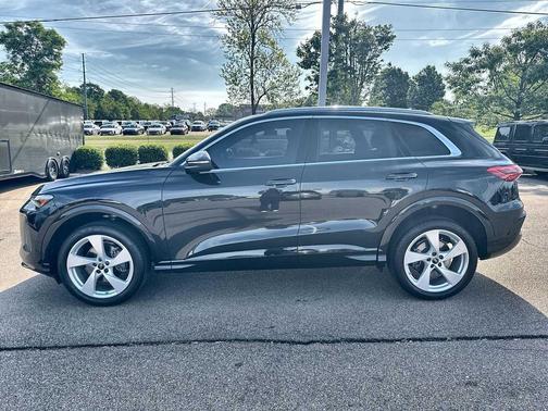 Mythos Black Metallic 2025 Audi Q5 Premium Plus TFSI quattro S tronic