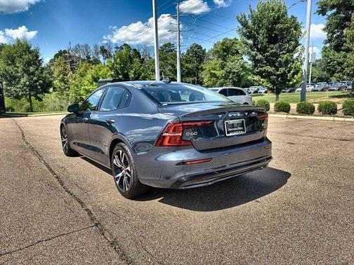 2025 Volvo S60 B5 Plus