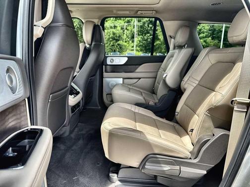 SILVER RADIANCE MET CC 2024 Lincoln Navigator Reserve