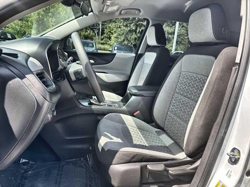 Summit White 2022 Chevrolet Equinox LS