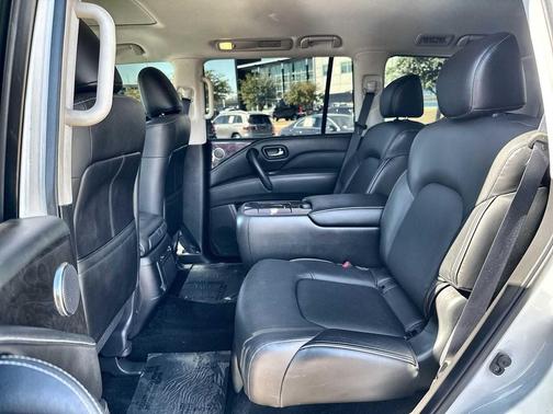 2022 INFINITI QX80 Luxe