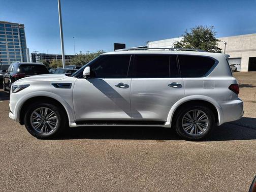 2022 INFINITI QX80 Luxe