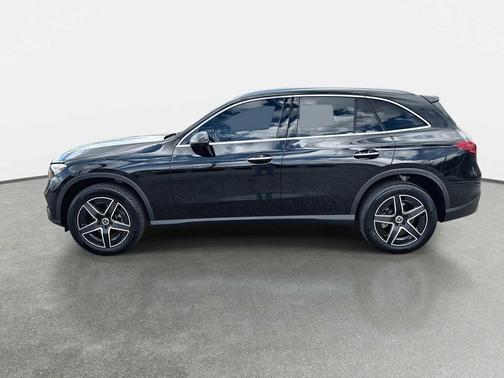 Obsidian Black Metallic 2026 Mercedes-Benz GLC 300 4MATIC