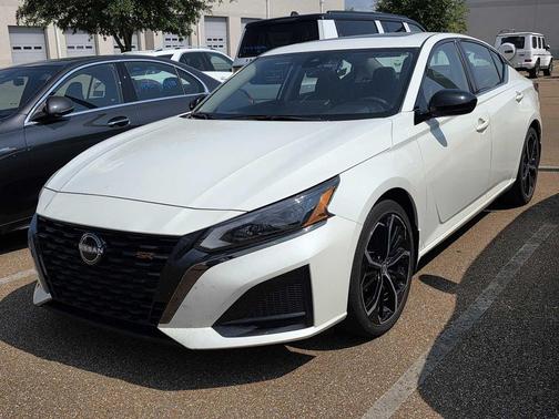 2023 Nissan Altima SR FWD