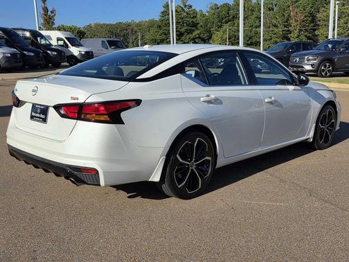 2023 Nissan Altima SR FWD