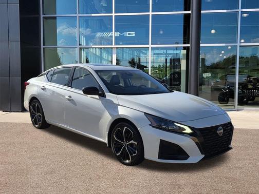 2023 Nissan Altima SR FWD