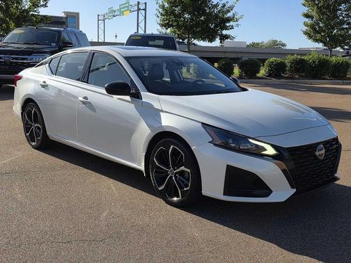 2023 Nissan Altima SR FWD