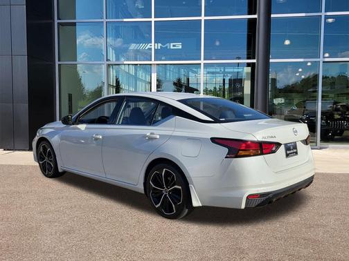 2023 Nissan Altima SR FWD